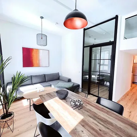 Inner City Design Loft アパート